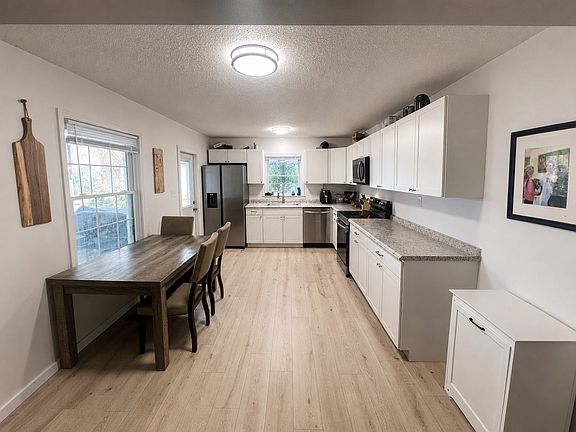 3rd image of 4020 Fieldcrest Rd