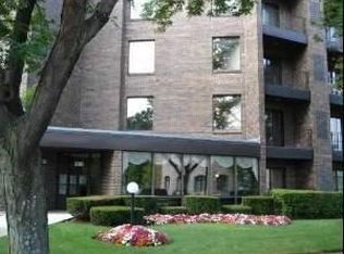 5019 Mulford St APT 102, Skokie, IL 60077