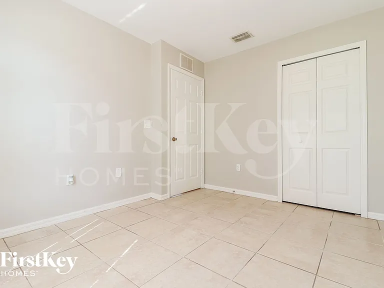 1920 NE 20th Ave — Photo 13