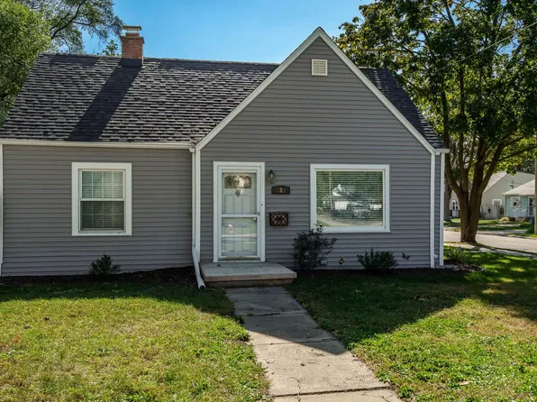803 River Ln, Loves Park, IL 61111