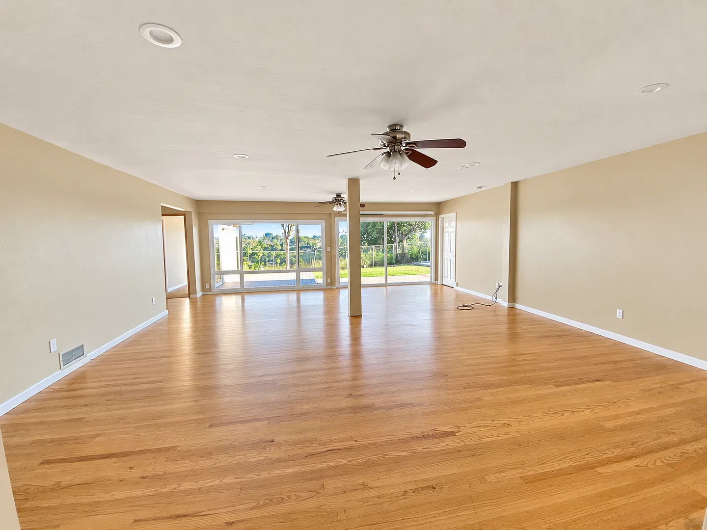 6BD/3BA, Huge Yard! Lots of Parking! — Photo 4