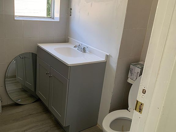 3rd image of 410 Westervelt Ave APT 3