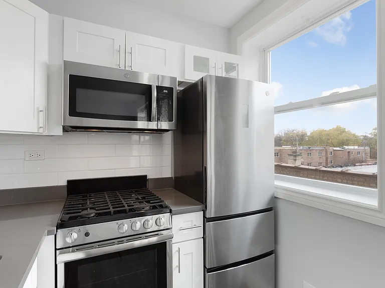 The 1521 Sherwin — Photo 17