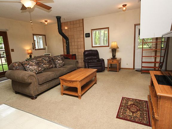 5th image of 8449 Breezy Cir NW