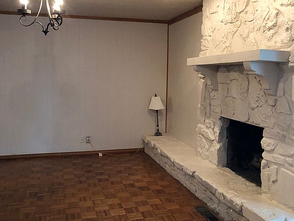 Fireplace has gas logs