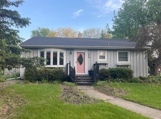 705 Renson Rd, Hartland, WI 53029