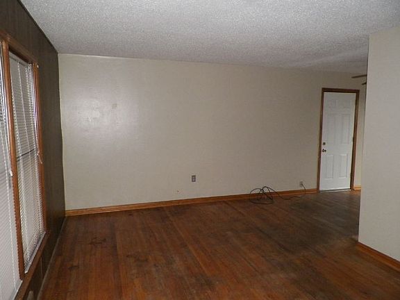3rd image of 1511 NW 44th St