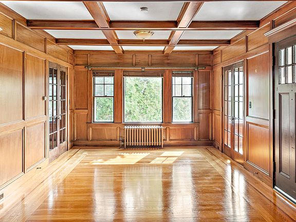 5th image of 428 Highland Ave