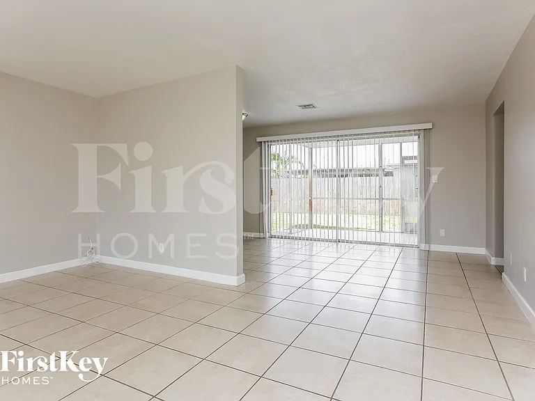 3611 NW 36th St — Photo 4