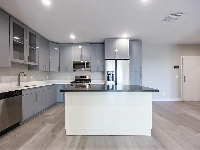 Taj Estates of Franklin — Photo 9