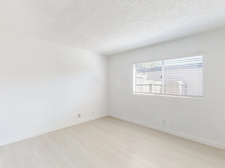 Saddleback Ranch Apartments — Photo 32