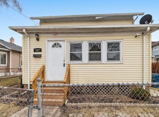 107 N State St, Aurora, IL 60505