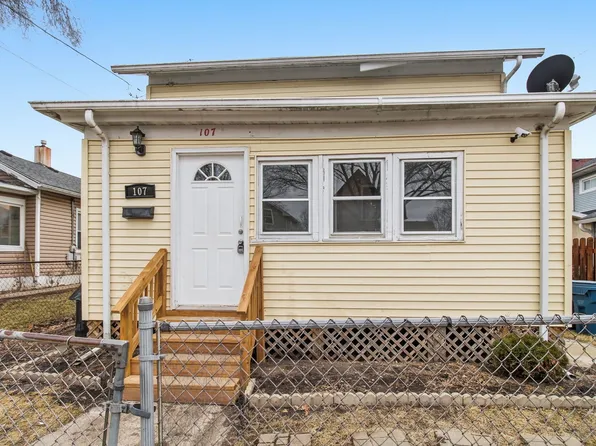 107 N State St, Aurora, IL 60505