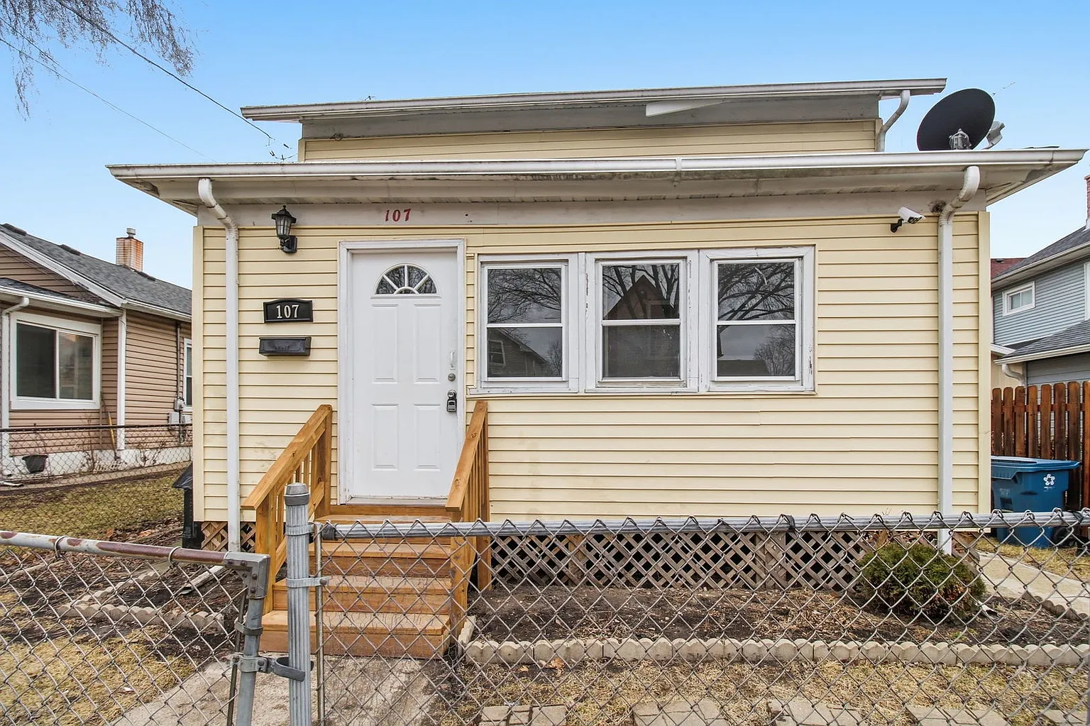 107 N State St photo 1