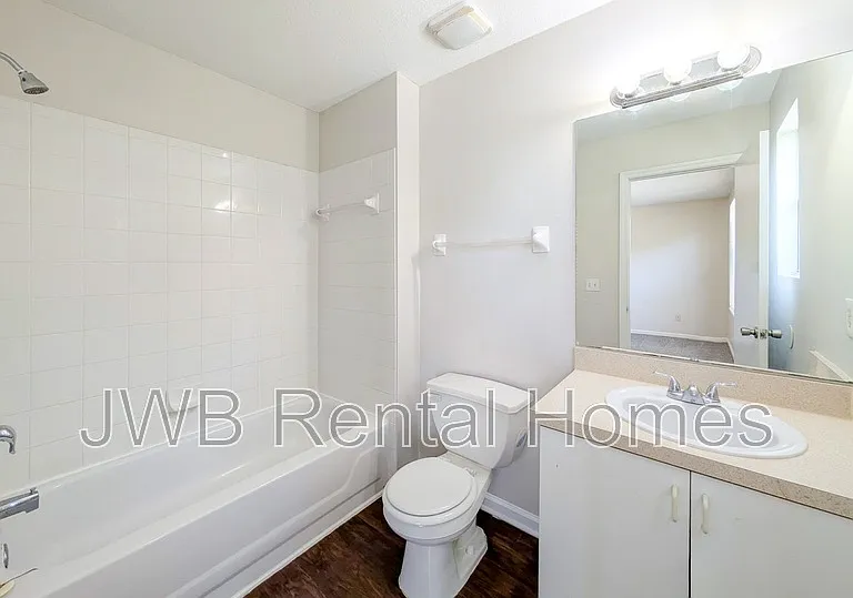 75 W 7th St — Photo 8
