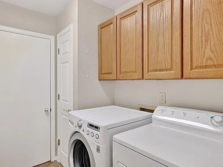 8970 Greenwich Ct — Photo 13