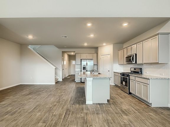5th image of 603 Bluffview Dr