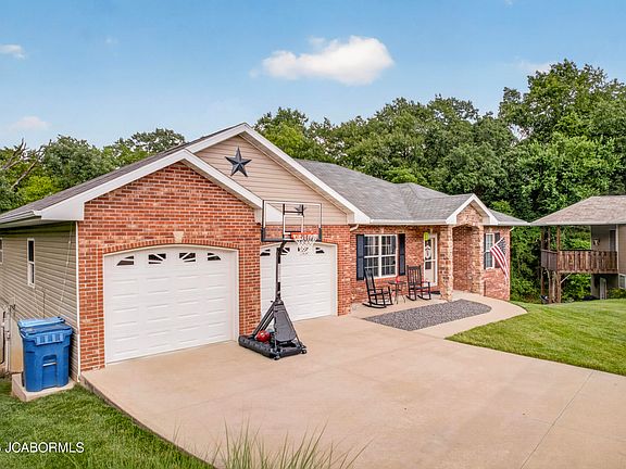 2nd image of 1002 Las Brisas Ct