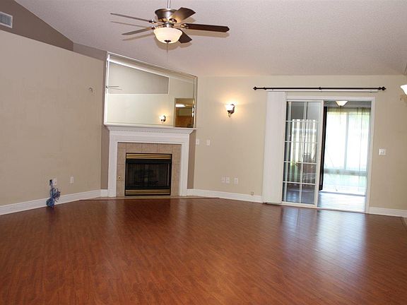 3rd image of 7564 Hayfield Cir