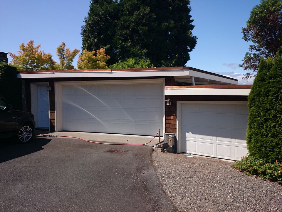2nd image of 3827 Hillcrest Ave SW