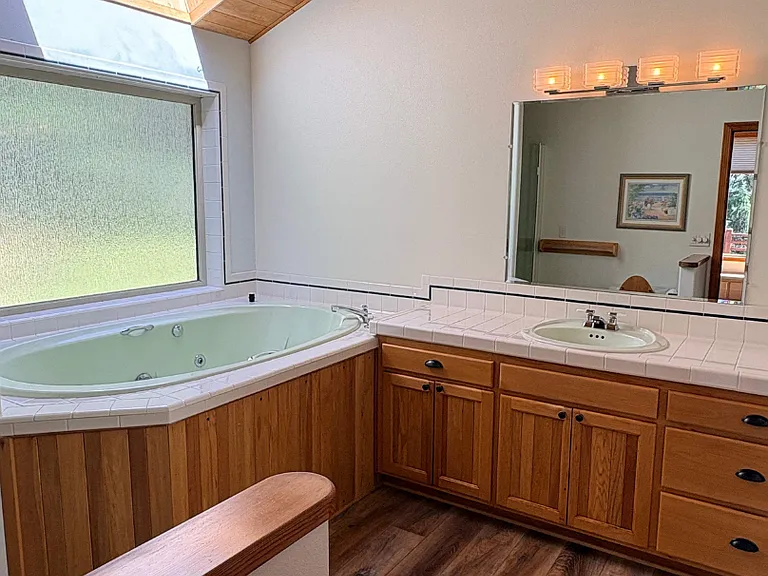 7205 SW Burl Dr — Photo 21