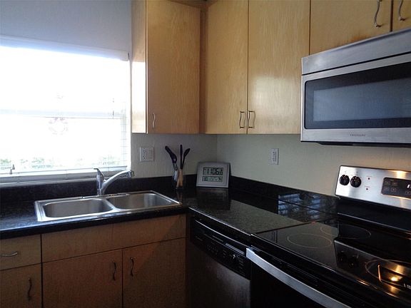 5th image of 728 NE 13th Court #14