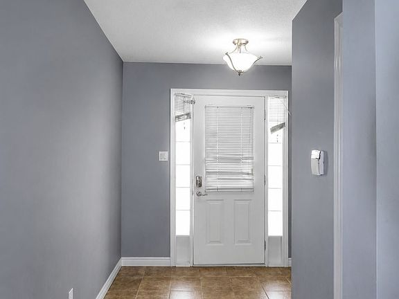 4th image of 1686 Blackmaple Cres