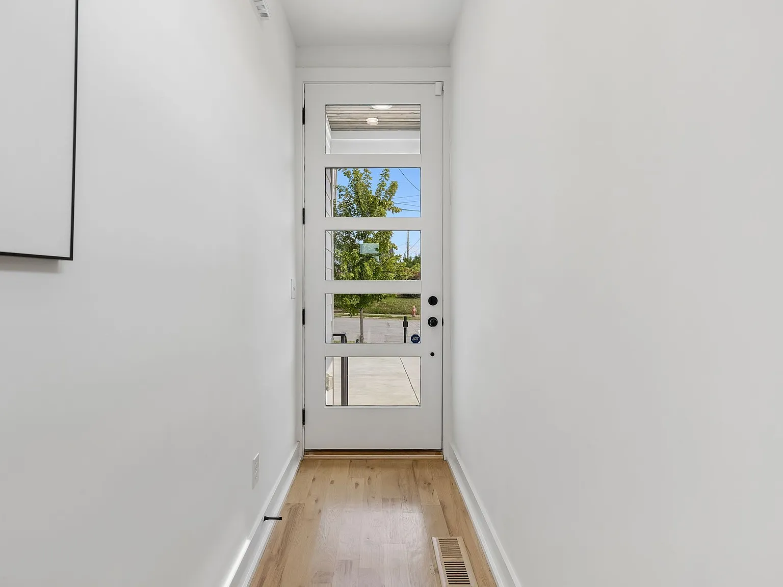 4 bed, 4.5 bath, 2740 sqft, $5,400 — Photo 4