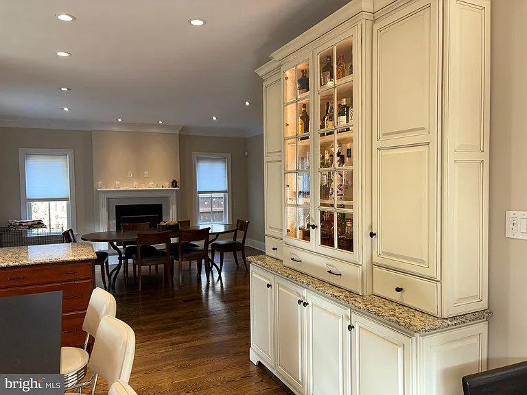 11 Chestnut St — Photo 24