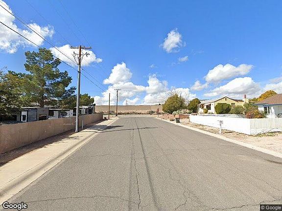 Exterior Neighborhood (street photo)