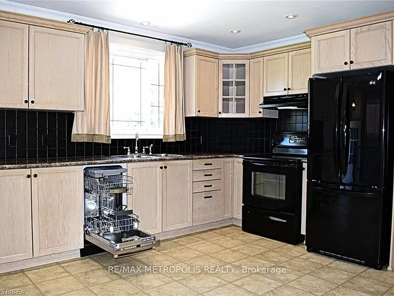 5 McCammon St #UPPER — Photo 9