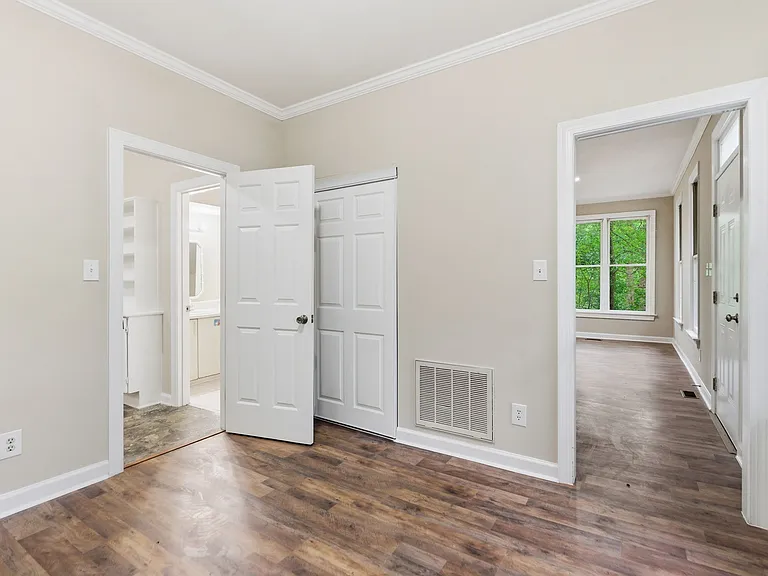 102 Markham Dr — Photo 13