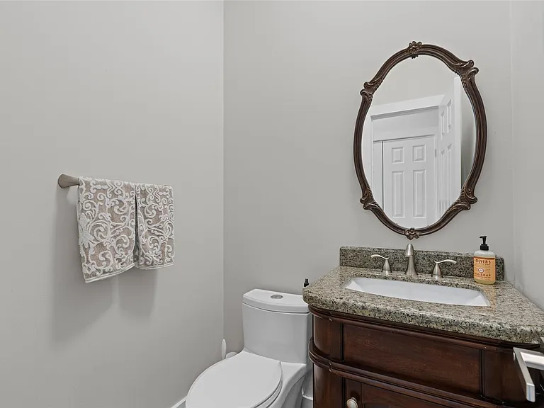 9010 Gardens Glen Cir — Photo 41