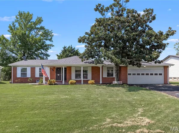 1445 Orchard Lakes Dr, Saint Louis, MO 63146
