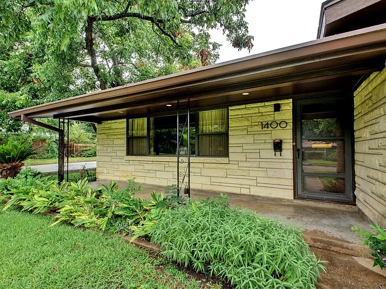1400 Larkwood Dr — Photo 3