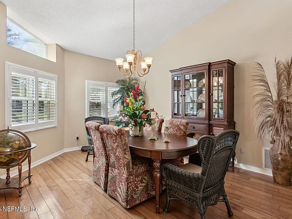 5th image of 25 BASSETT Lane