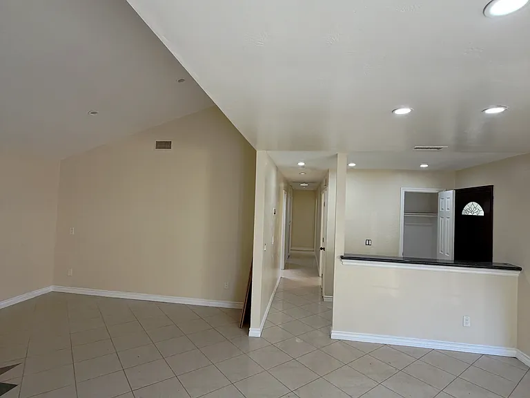 2402 W Brook St — Photo 4