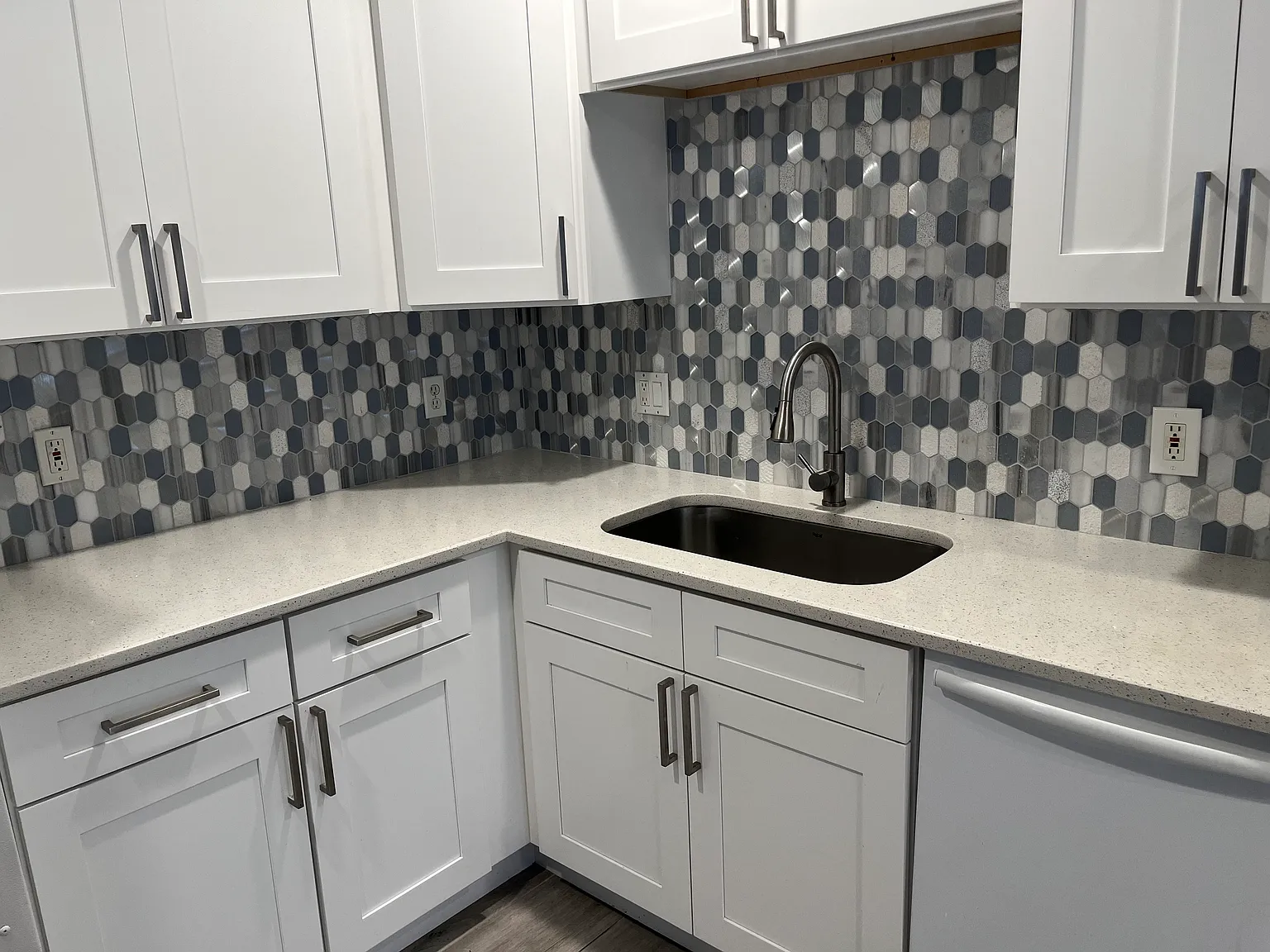 3 bed, 1200 sqft, $1,600 — Photo 2