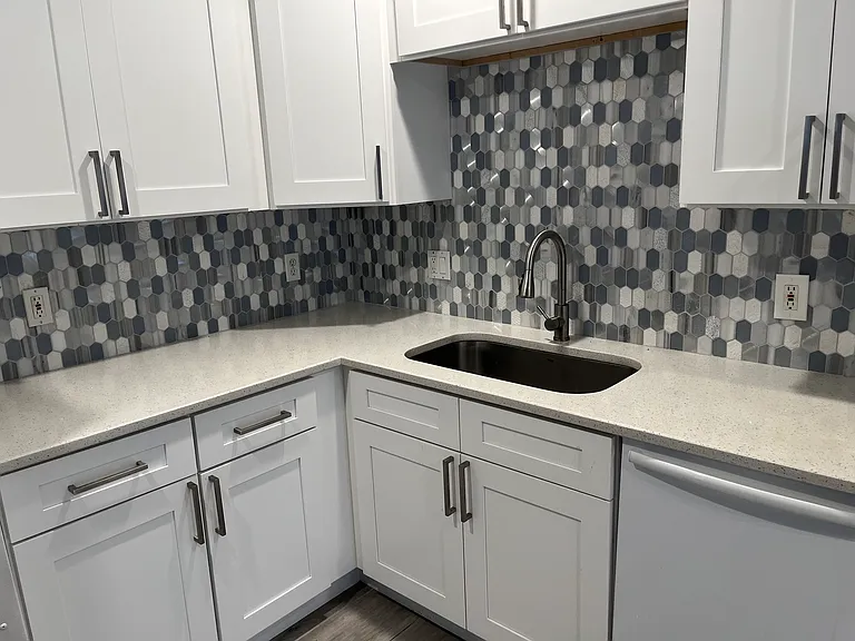 4712 Golfview Blvd — Photo 2