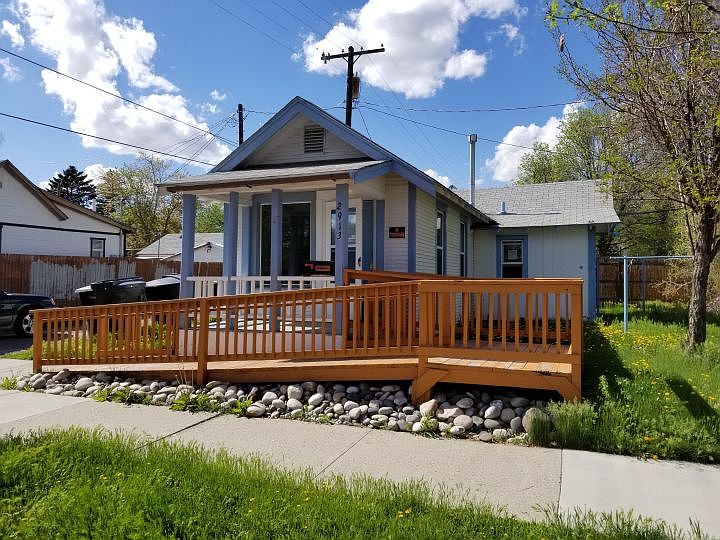 1st image of 2913 4th Ave S