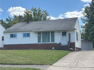 20732 Applegate Rd, Maple Heights, OH 44137