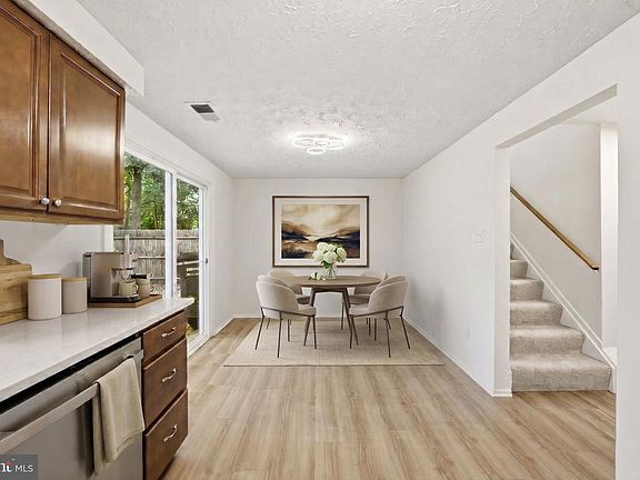 5th image of 1532 Pin Oak Dr
