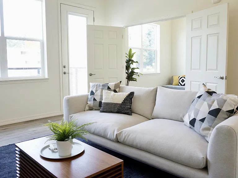 Clark Apartments — Photo 5