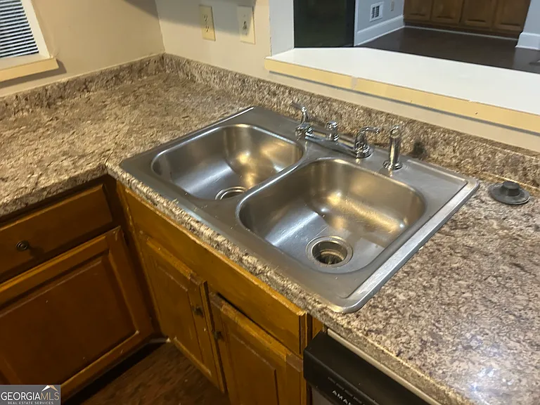5035 Highland Hills Pkwy — Photo 34