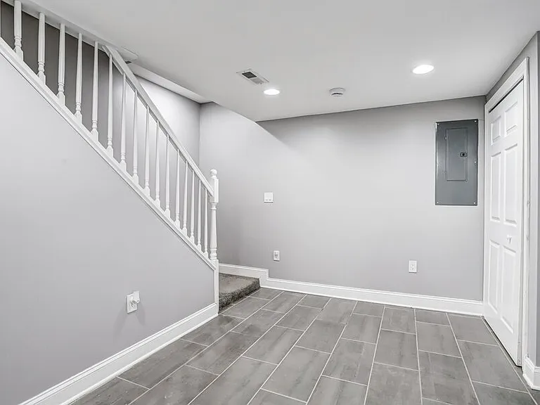 812 Burns St SE — Photo 68