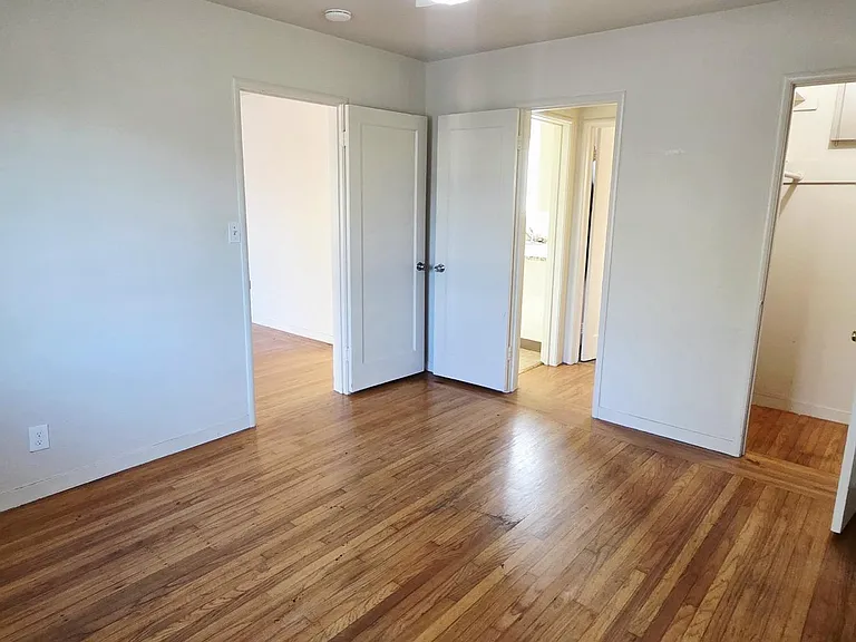 21615 Montgomery St — Photo 7