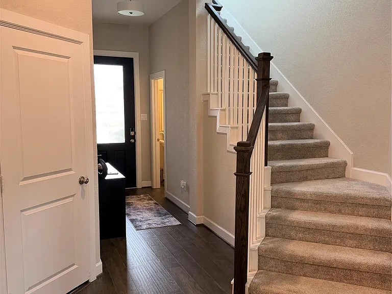 10719 Pleasant View Dr — Photo 2