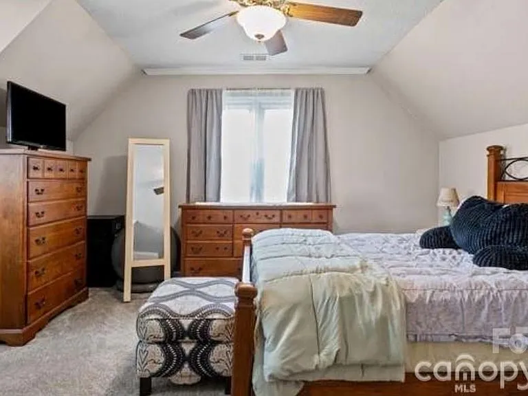 1212 Ashford St — Photo 11