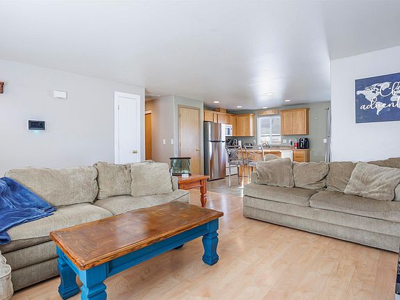 3rd image of 621 Sedgwick Pl