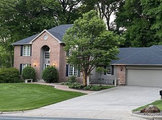 5590 Old Market Rd, Shorewood, MN 55331
